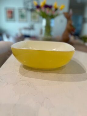 Vintage Hostess Pyrex Yellow 525B 2.5 qt Bowl Mid Century Modern USA